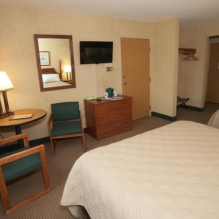 Commodores Inn Стоу Экстерьер фото